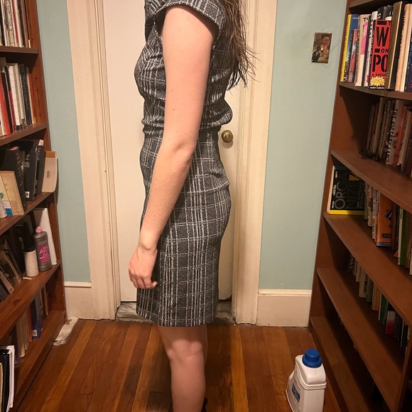 Banana Republic sheath dress, size 0, NWT - Picture 2 of 5